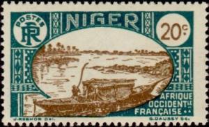 Colnect-852-936-Native-boat-on-the-Niger.jpg